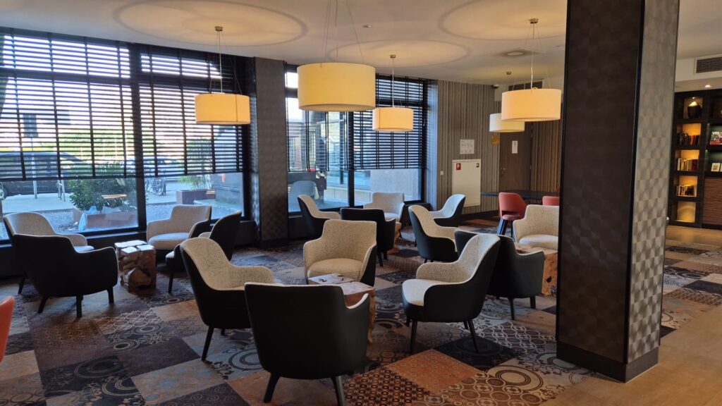 Horeca- en projectmeubilair in modern interieur